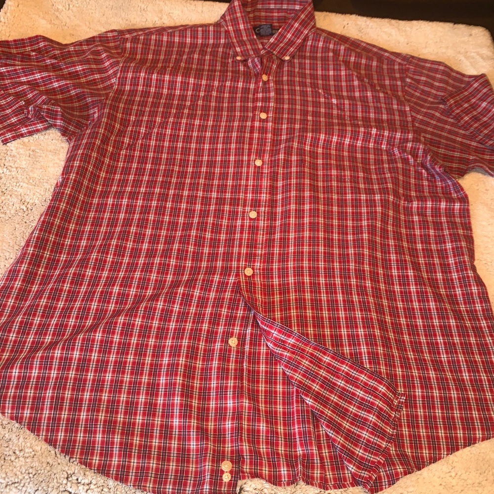 Short sleeve casual button down shirt